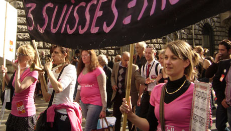 Les Licenci'elles au défilé du 1er Mai à Paris