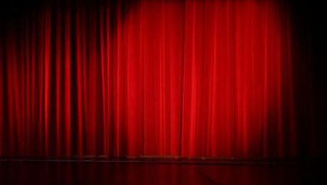 Rideau sur une scène de théâtre