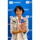 Dominique Brogi avec son prix Tech for Women remis pour sa solution Monsherif