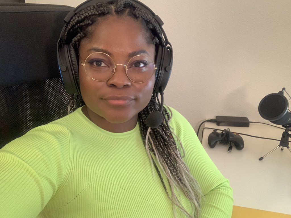 ennifer Lufau a fondé l’association Afrogameuses en 2020. Cette association a pour objectif de mettre en avant des joueuses et streameuses noires ou afrodescendantes, mais également de sensibiliser aux discriminations auxquelles elles peuvent être confrontées.