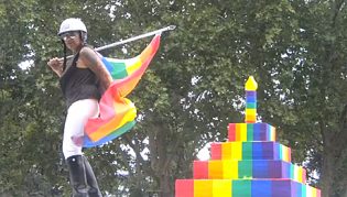 Lire la suite à propos de l’article Arc-en-ciel de revendications à la Marche des fiertés 2011 à Paris