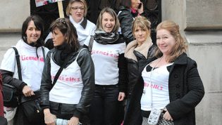 Lire la suite à propos de l’article Licenci’elles : des licenciées des 3 Suisses contre les licenciements boursiers