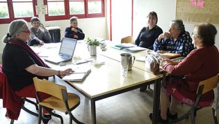 Lire la suite à propos de l’article Babayagas : les mamies utopistes en colo pour s’entrainer à la coloc !