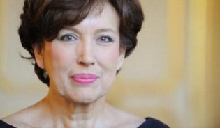 Lire la suite à propos de l’article Roselyne Bachelot : le parcours d’une femme sans peur et sans reproche de l’hémicycle à un plateau de télévision