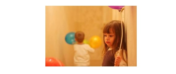 You are currently viewing EgaliJouets : une démarche en direction des professionnel-le-s  de la petite enfance pour un accès plus égalitaire des filles et des garçons aux jouets.