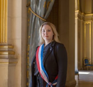 Lire la suite à propos de l’article Hélène Bidard : « Dans les cours “Oasis” sont construits des jeux mixtes : marelles, escargot, à la place des terrains de foot   » 2/2