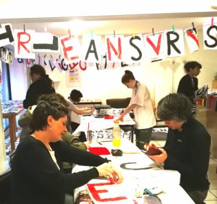 Lire la suite à propos de l’article Roselyne Rollier : « toutes celles qui font un bout de chemin à la maison des femmes de Montreuil se transforment en combattantes »