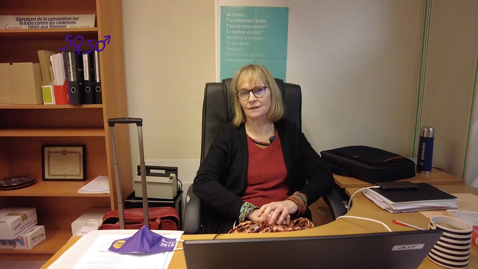 You are currently viewing Françoise Brié : « En 1992 la FNSF crée la ligne d’écoute nationale violences conjugales femmes info qui deviendra le 3919 en 2007 »
