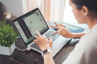 Lire la suite à propos de l’article Télétravail : levier d’égalité ou double peine ?