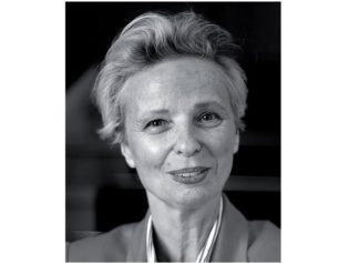 Lire la suite à propos de l’article Claudine Monteil : « Ce qui m’inquiète tant à l’ONU, à l’UNESCO, qu’au Parlement Européen, ce sont les infiltrations discrètes, efficaces qui sabotent les initiatives en faveur des droits des femmes »