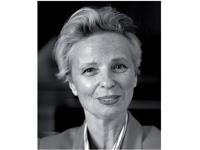 You are currently viewing Claudine Monteil : « Ce qui m’inquiète tant à l’ONU, à l’UNESCO, qu’au Parlement Européen, ce sont les infiltrations discrètes, efficaces qui sabotent les initiatives en faveur des droits des femmes »