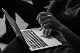 Lire la suite à propos de l’article Cybersexisme : Quand les femmes prennent trop de place sur Internet