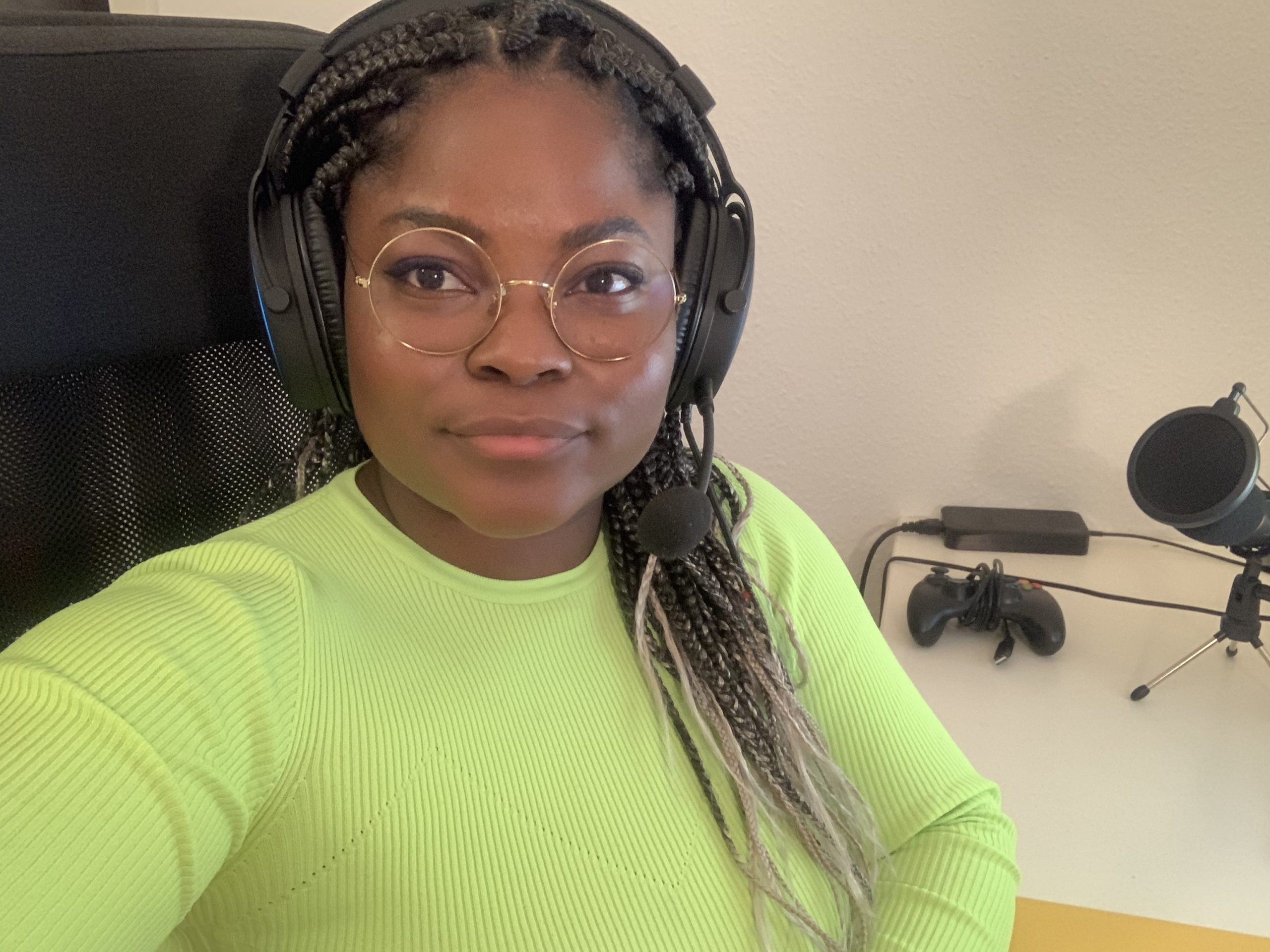ennifer Lufau a fondé l’association Afrogameuses en 2020. Cette association a pour objectif de mettre en avant des joueuses et streameuses noires ou afrodescendantes, mais également de sensibiliser aux discriminations auxquelles elles peuvent être confrontées.  