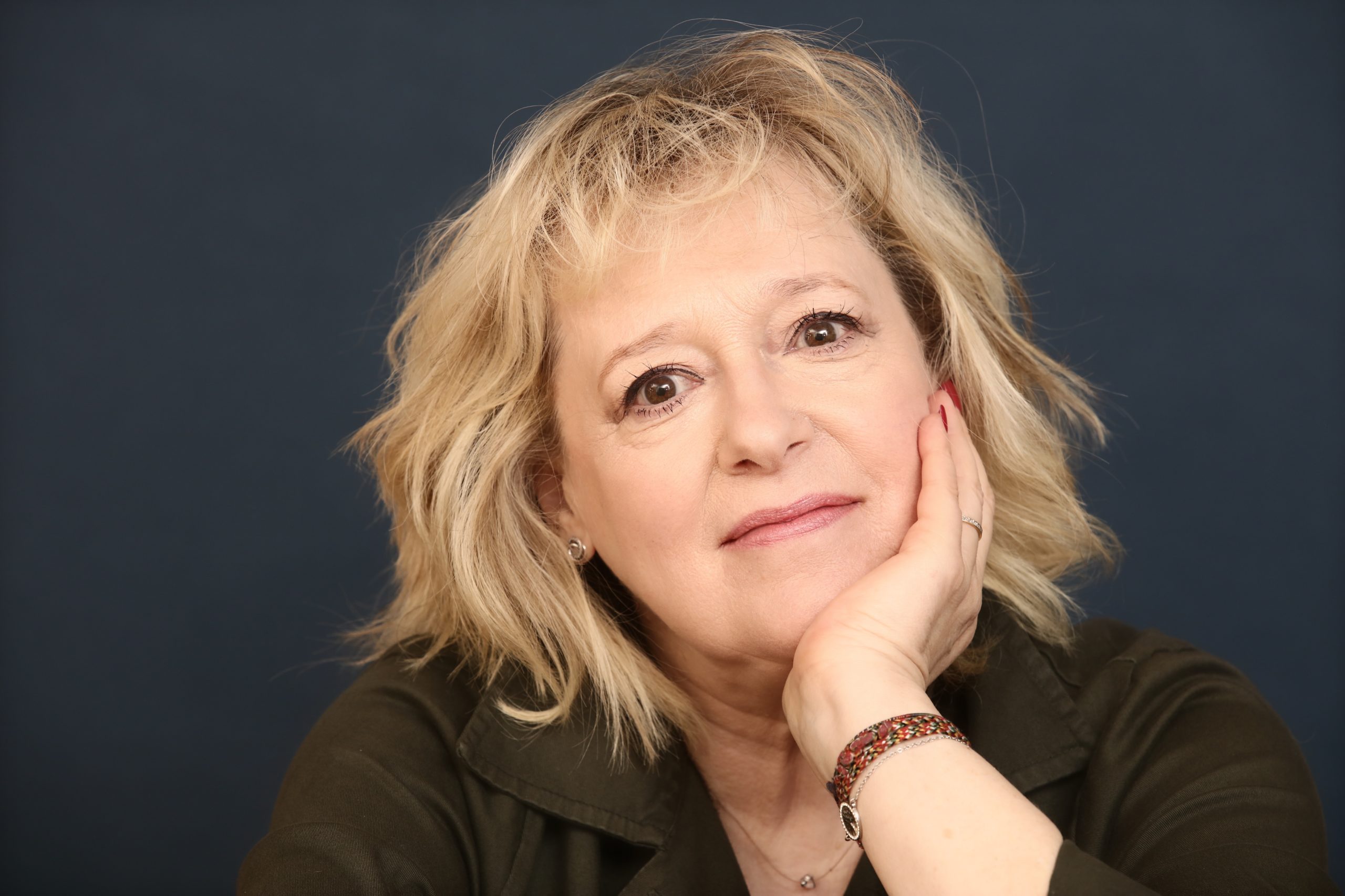 You are currently viewing Blandine Metayer : « les femmes développent après 50 ans un super pouvoir : elles deviennent invisibles »