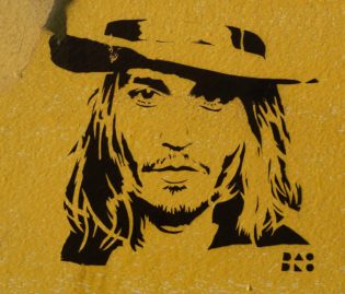 Lire la suite à propos de l’article Johnny Depp n’aurait pas dû fouler les marches du tapis rouge de Cannes
