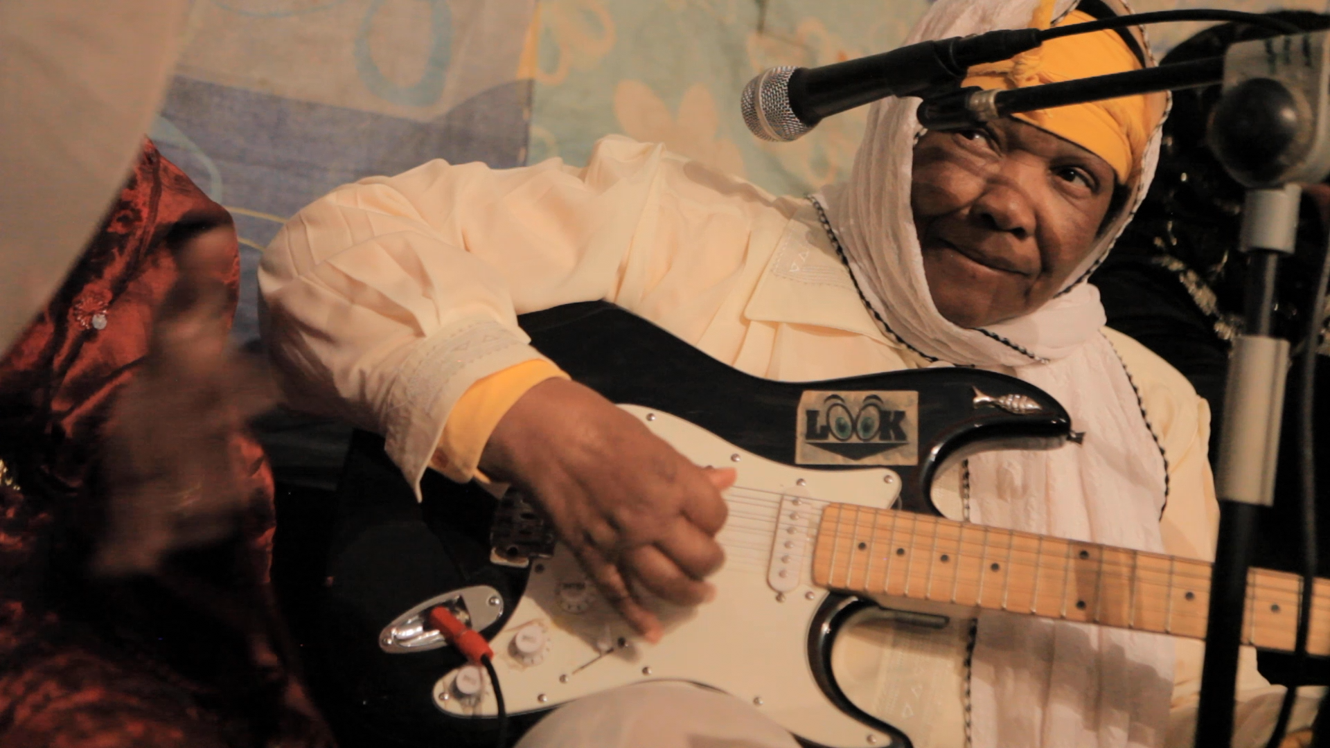 You are currently viewing Hasna El Bacharia, l’icône du Gnawa au féminin
