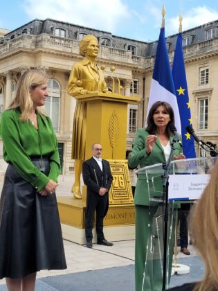Lire la suite à propos de l’article Dix statues pour dix femmes en or