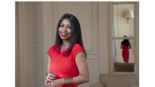 Lire la suite à propos de l’article Shumona Sinha: «Coucher avec une femme de basse caste est aussi grave que coucher avec une truie et un peu moins grave que coucher avec une vache»