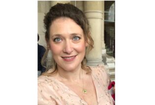 Lire la suite à propos de l’article Sarah Abramovicz : “L’excision est pour moi le symbole du patriarcat et du pouvoir des hommes sur les femmes : ni leur propre corps ni leur plaisir ne leur appartiennent !”